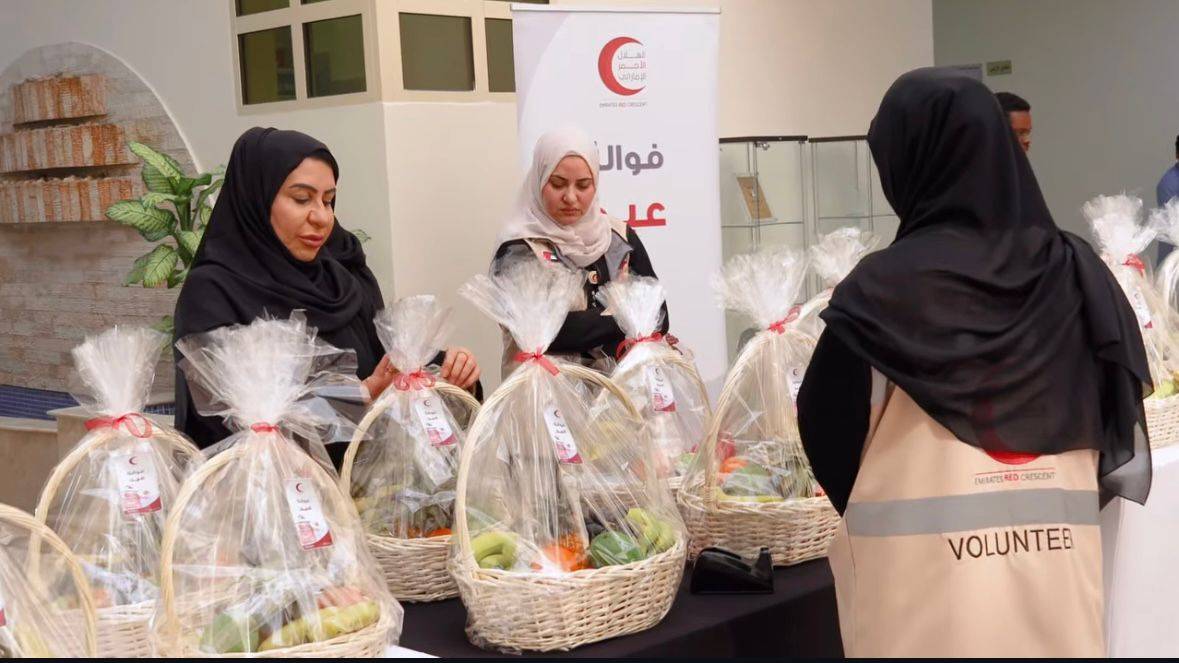 «الهلال الأحمر» يُدخل الفرحة على آلاف الأسر