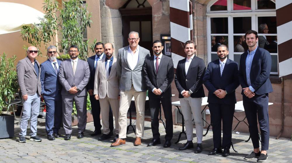 وفد بلدية مدينة الشارقة خلال زيارته ألمانيا