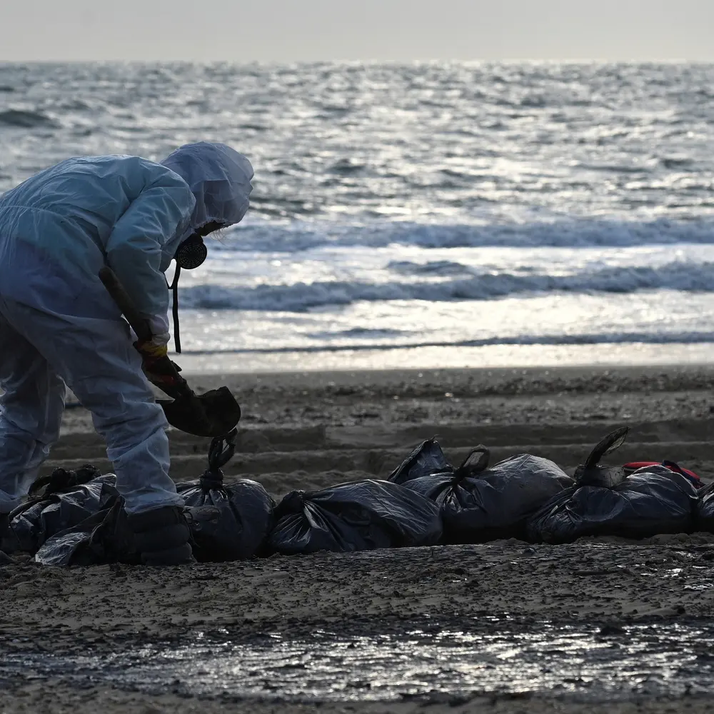 تسرب نفطي على طول 30 كم في نهر ينيسي جنوب وسط روسيا