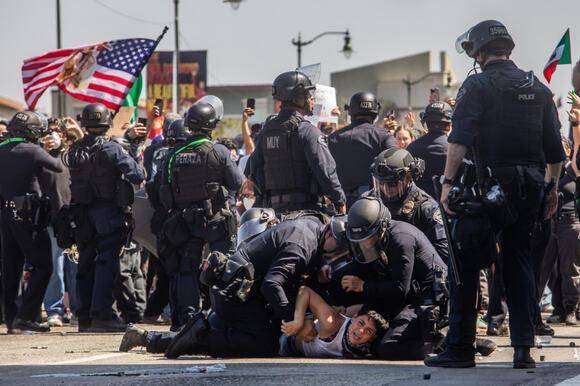 ترامب يرسل المارينز والحرس الوطني للسيطرة على الاحتجاجات