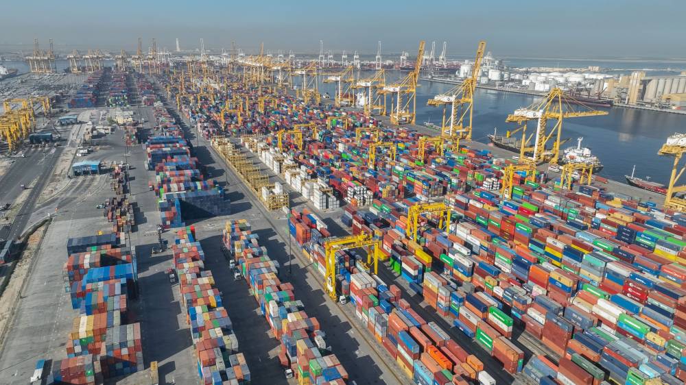 أداء نشط للشحن عبر دبي في 2024 بدعم الموانئ والمطارات