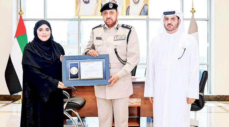 عبدالله بن عامر مكرماً عشبة الكتبي