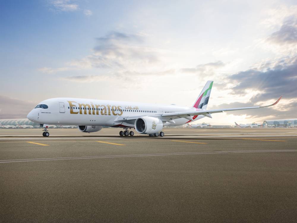 طائرة طيران الإمارات A350