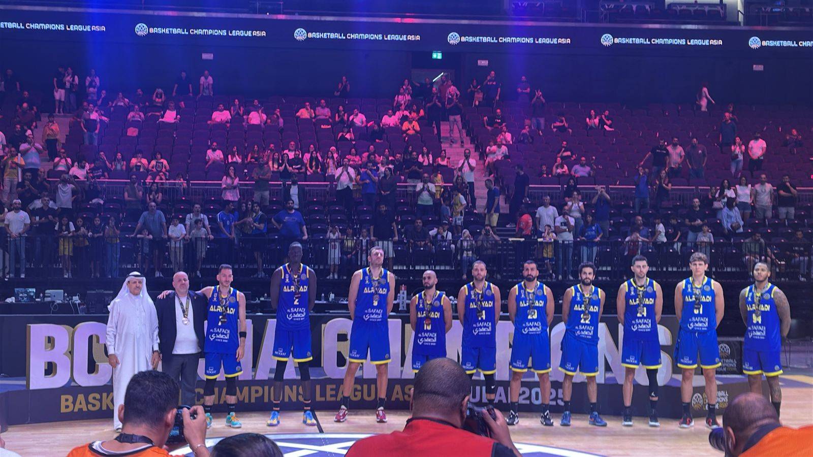 القرقاوي يتوج فريق الرياضي اللبناني بالميدالية الفضية