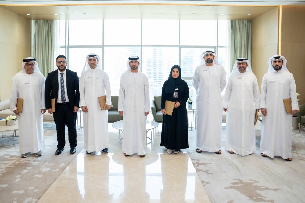 مدير محاكم دبي يكرّم فريق مركز الاتصال تقديراً لتميّزه