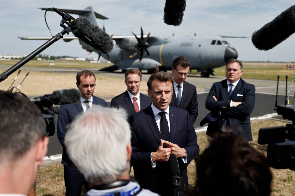 ماكرون: باريس وبرلين ولندن ستقدم «عرض تفاوض شامل» للإيرانيين