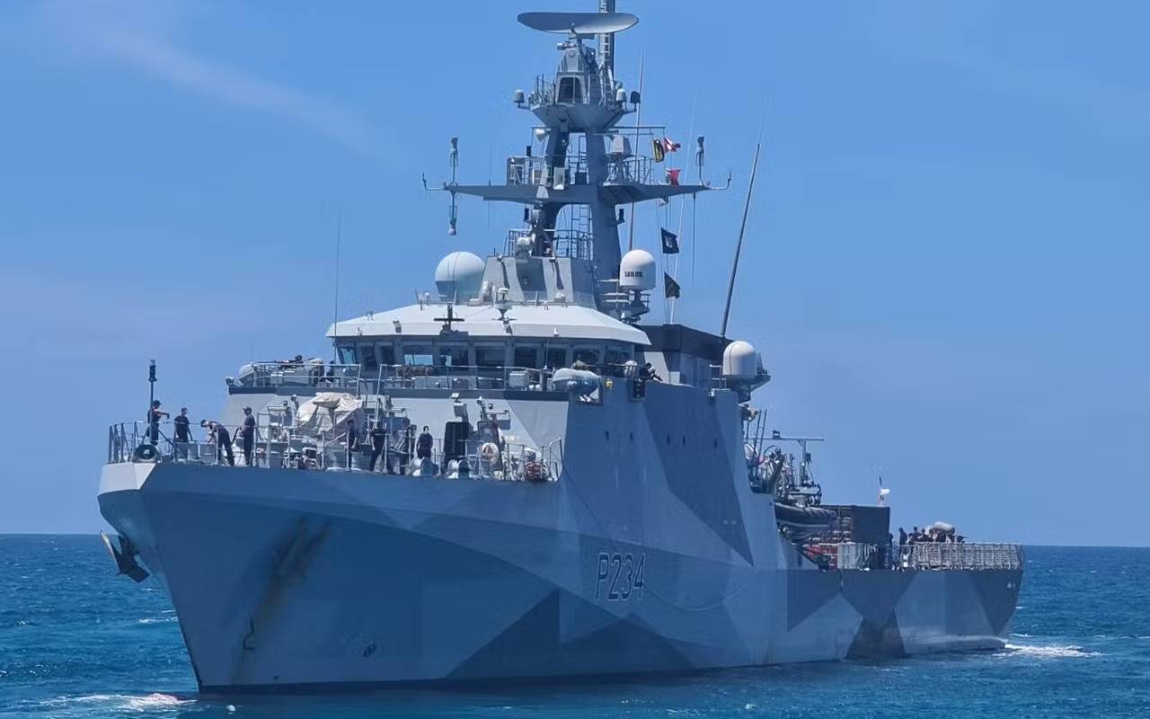 الصين: عبور مدمرة بريطانية مضيق تايوان يقوض السلام