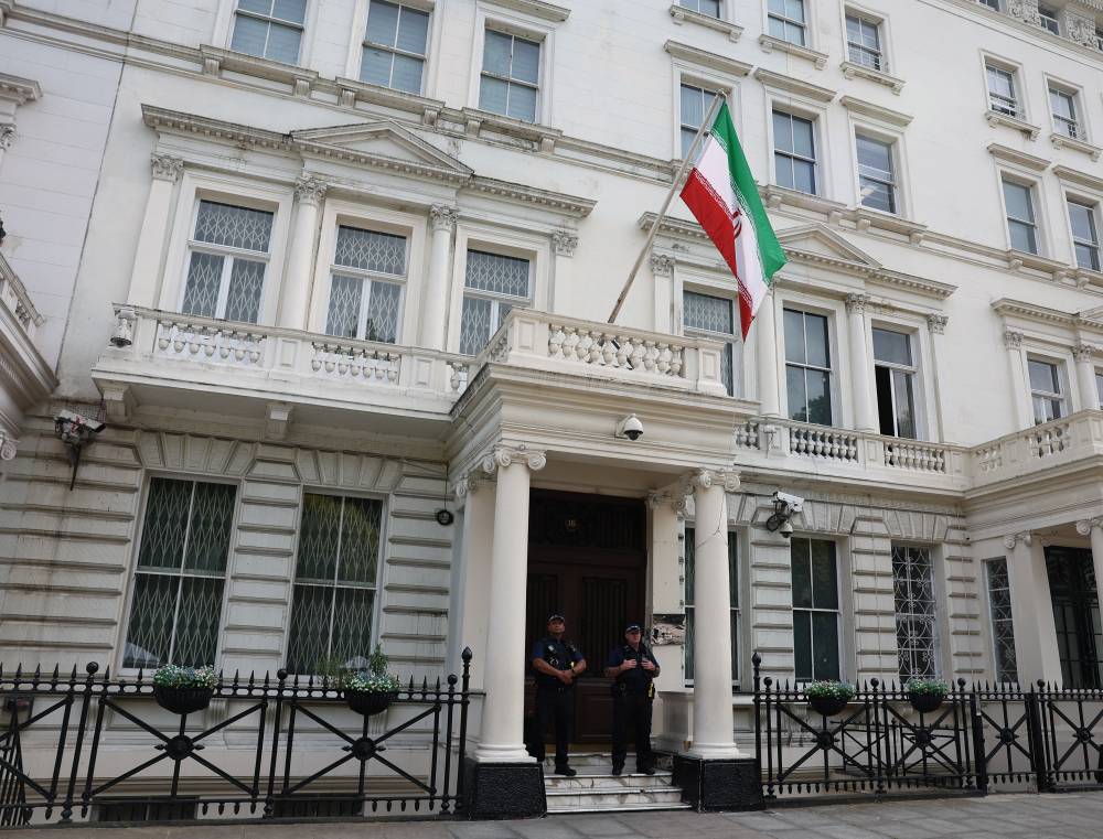 توقيف 7 أشخاص إثر شجار أمام السفارة الإيرانية في لندن