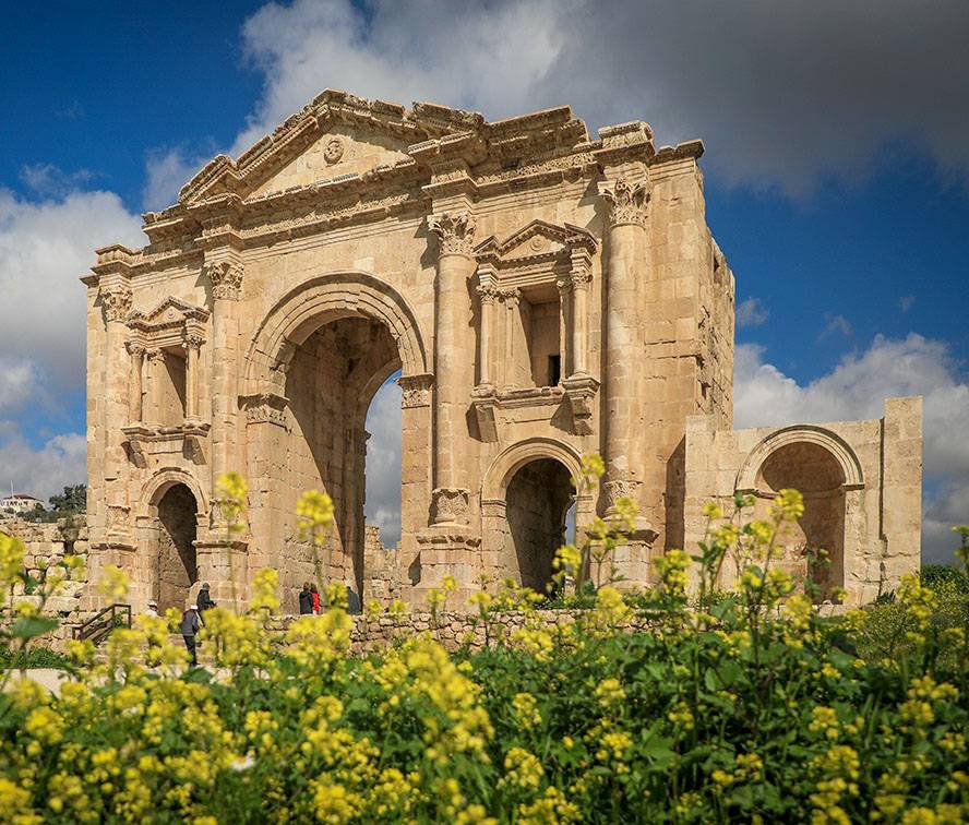 ترميم وصيانة آثار جرش