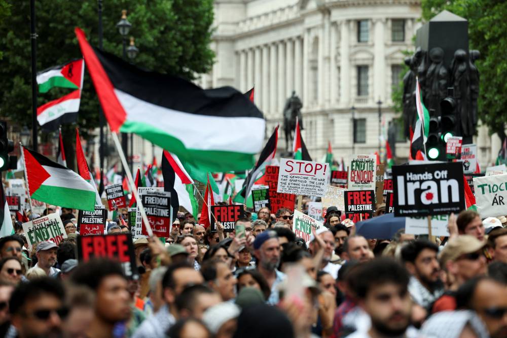 «الحرية لفلسطين».. عشرات الآلاف يهتفون في لندن
