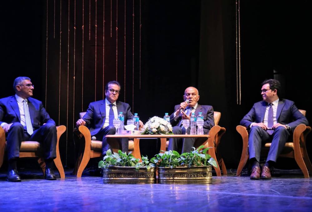 كشف تفاصيل تمثال الدكتور مجدي يعقوب في ميدان الكيت كات بالجيزة