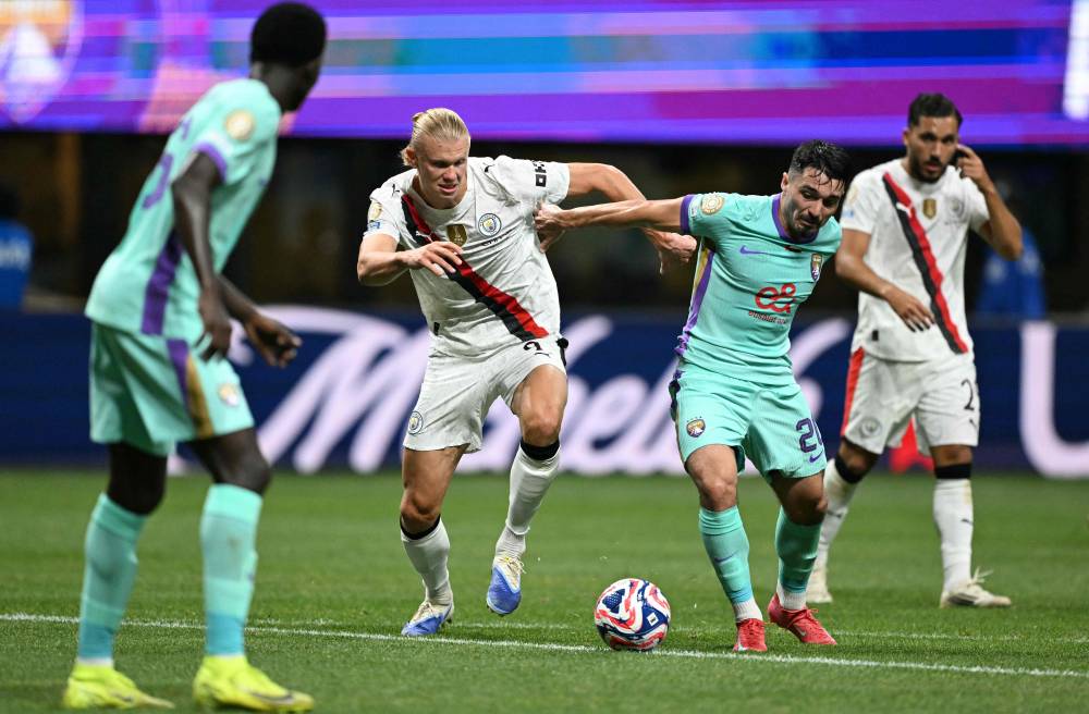 العين يخسر أمام مانشستر بسداسية ويودّع المونديال