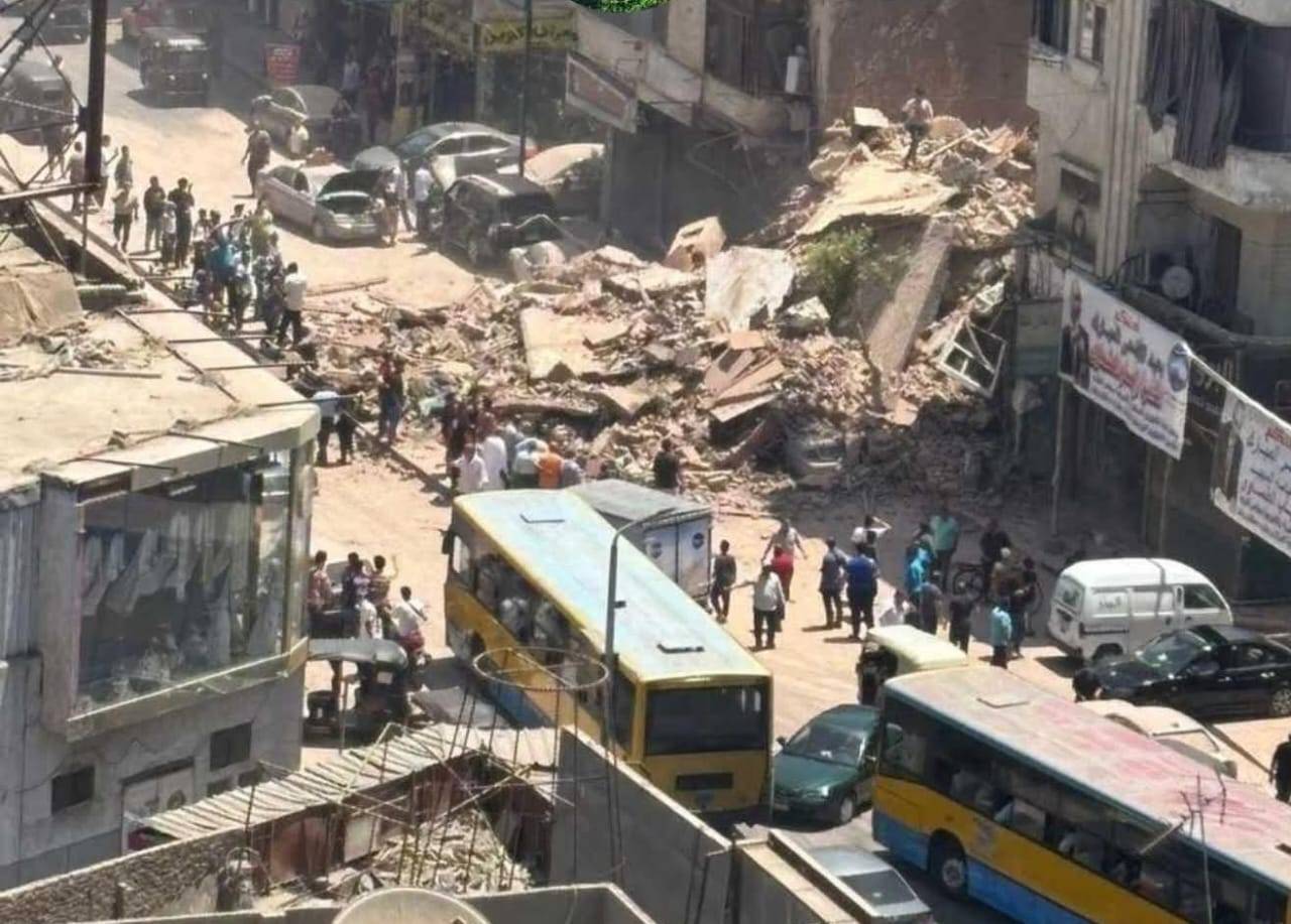 انهيار عقار في شبرا مصر.. إنقاذ طفلة وسيدة قبل ثوانٍ من الكارثة