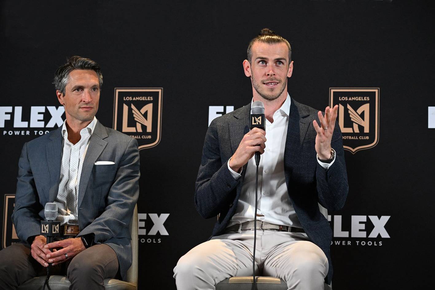 جاريث بيل يتحدث خلال مراسم تقديمه