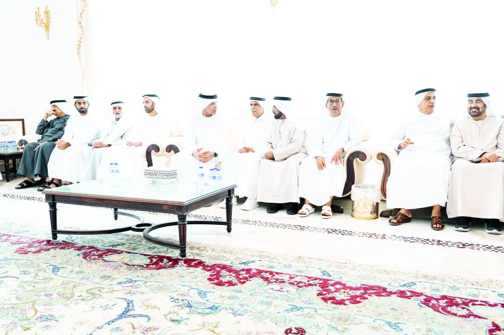 سعود بن صقر ومحمد بن سعود يعزيان الأسرة بحضور نهيان بن مبارك والشيوخ والوزراء