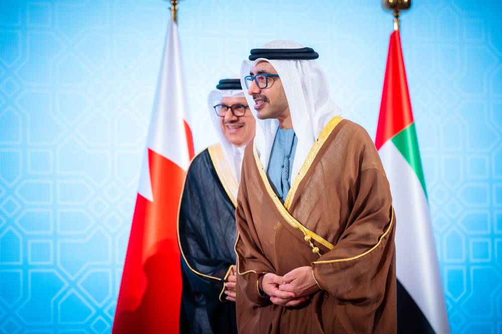 عبدالله بن زايد ووزير خارجية البحرين عبداللطيف الزياني