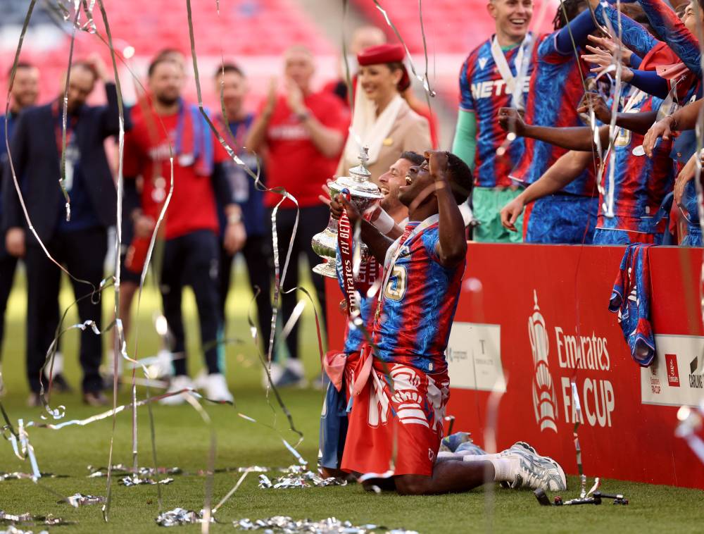 كريستال ينتظر الحسم يوم الاثنين