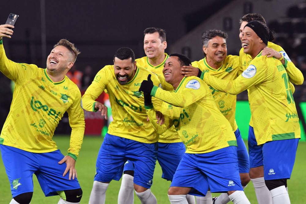 رونالدينيو في مباراة أساطير سابقة