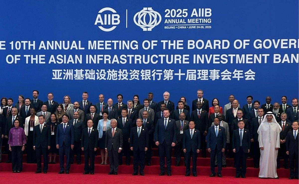 سلطان الجابر خلال الاجتماع السنوي العاشر لمجلس محافظي البنك الآسيوي للاستثمار في البنية التحتية