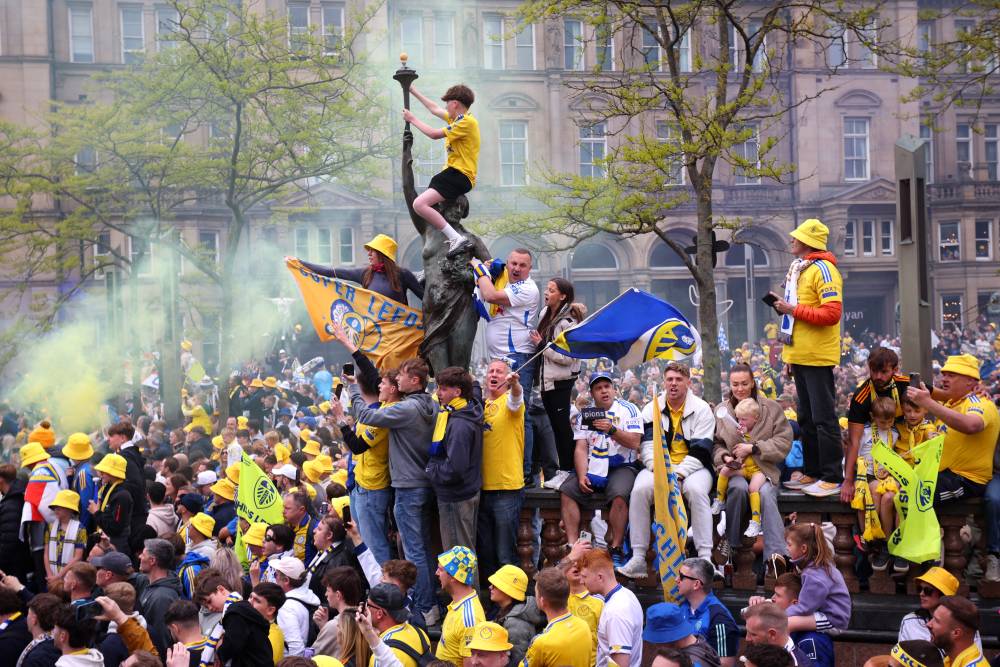 مشجعو ليدز يحتفلون بالصعود