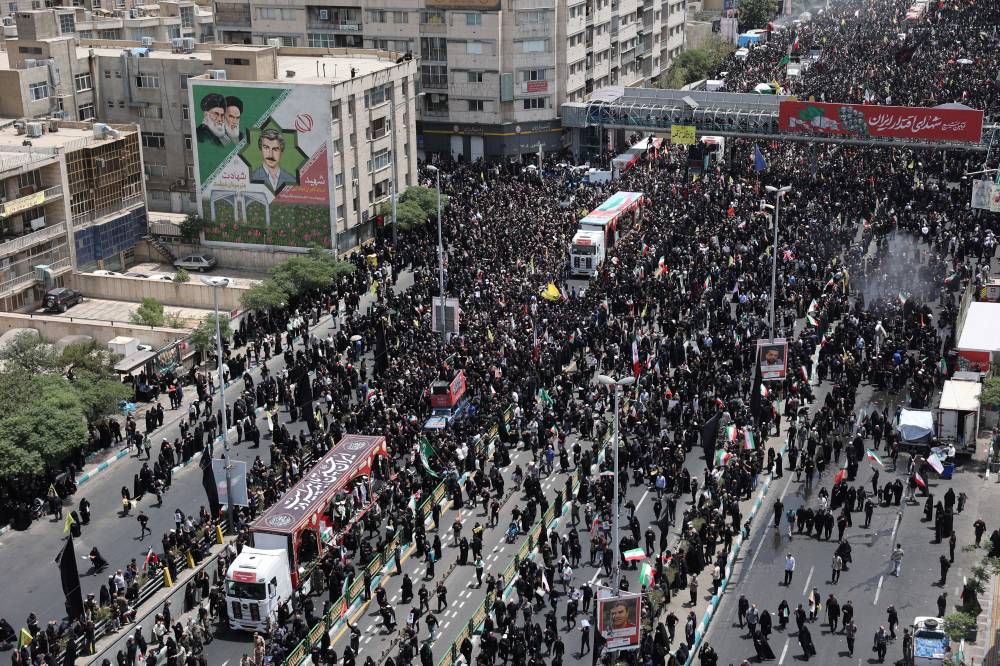 إيران تشيّع 60 من قادتها العسكريين وعلمائها النوويين قتلوا في حرب الـ 12 يوماً