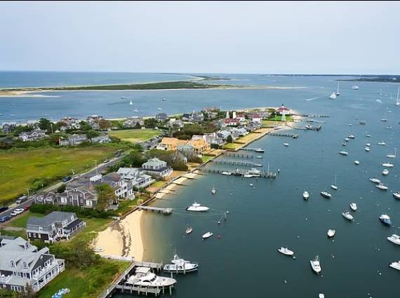 تلوث مياه «جزيرة المليونيرات» بمركبات سامة