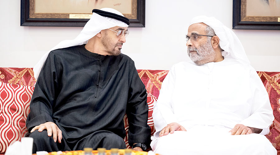 محمد بن زايد يعزي مبارك المنصوري
