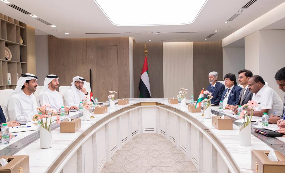 بن طوق وآل صالح خلال لقائهما بوزير الصلب والصناعات الثقيلة الهندي