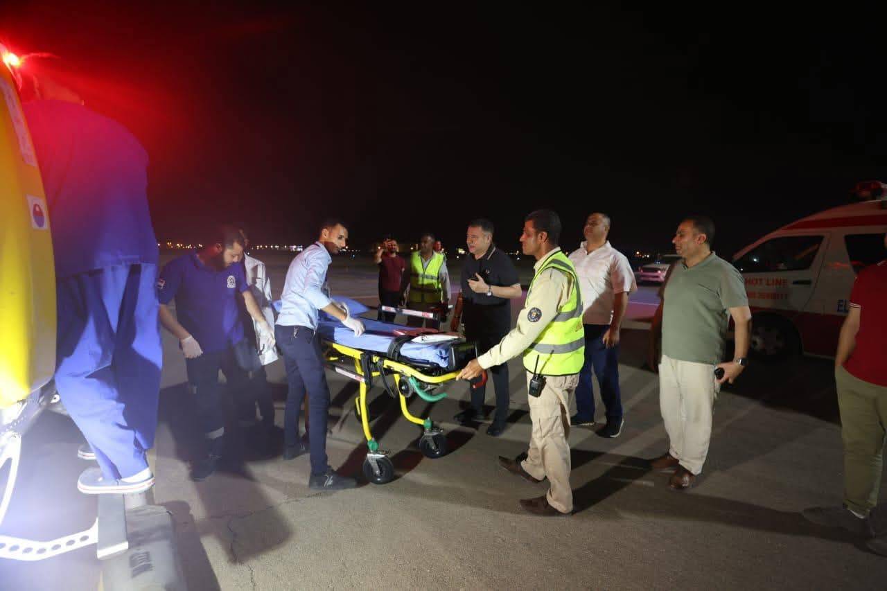 4 وفيات وإصابة 22 في حادث غرق بارجة بخليج السويس