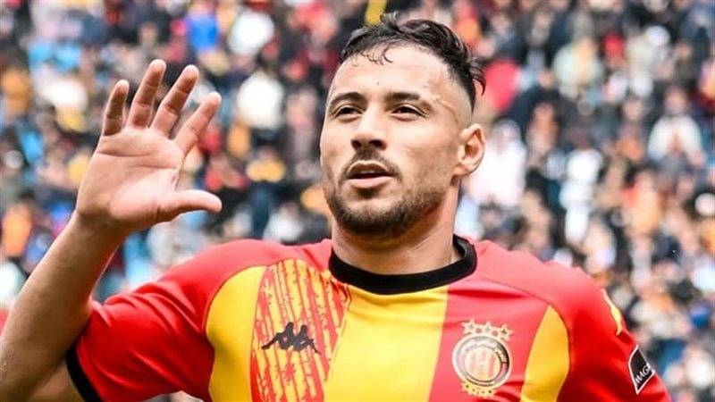 الشرطة الفرنسية تحتجز اللاعب الجزائري بلايلي عند وصوله إلى مطار باريس