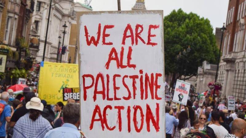 على غرار «داعش» و«القاعدة».. «العموم البريطاني» يصنف «فلسطين أكشن» منظمة إرهابية