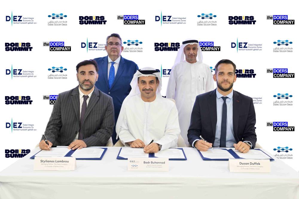 د. الزرعوني يشهد التوقيع
