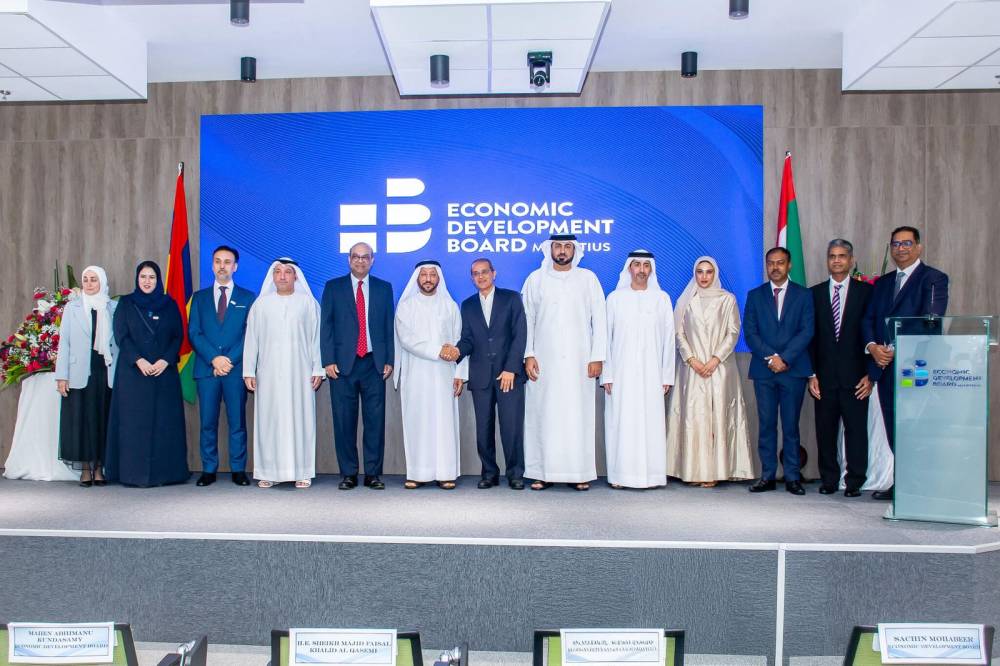 عبدالله العويس يلتقي مسؤولين من موريشيوس