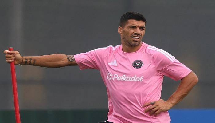 سواريز يدرس اعتزال كرة القدم