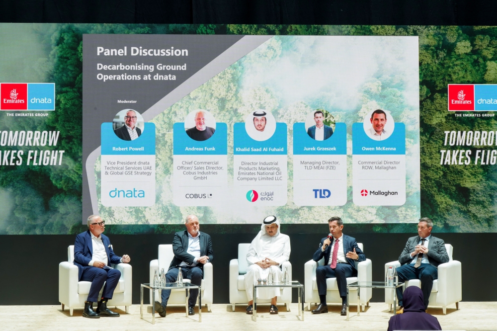 «الإمارات» تستعرض مبادراتها التعاونية للاستدامة في الطيران