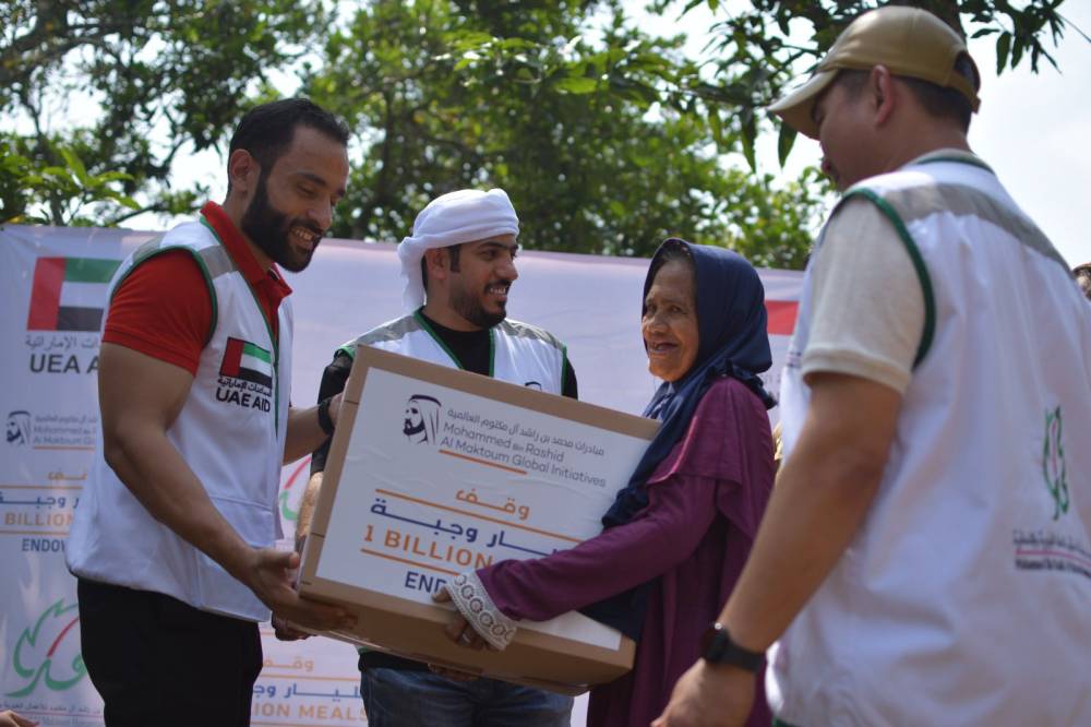 محمد بن راشد يعلن إنجاز مشروع توزيع المليار وجبة بالكامل في 65 دولة حول العالم (فيديو)