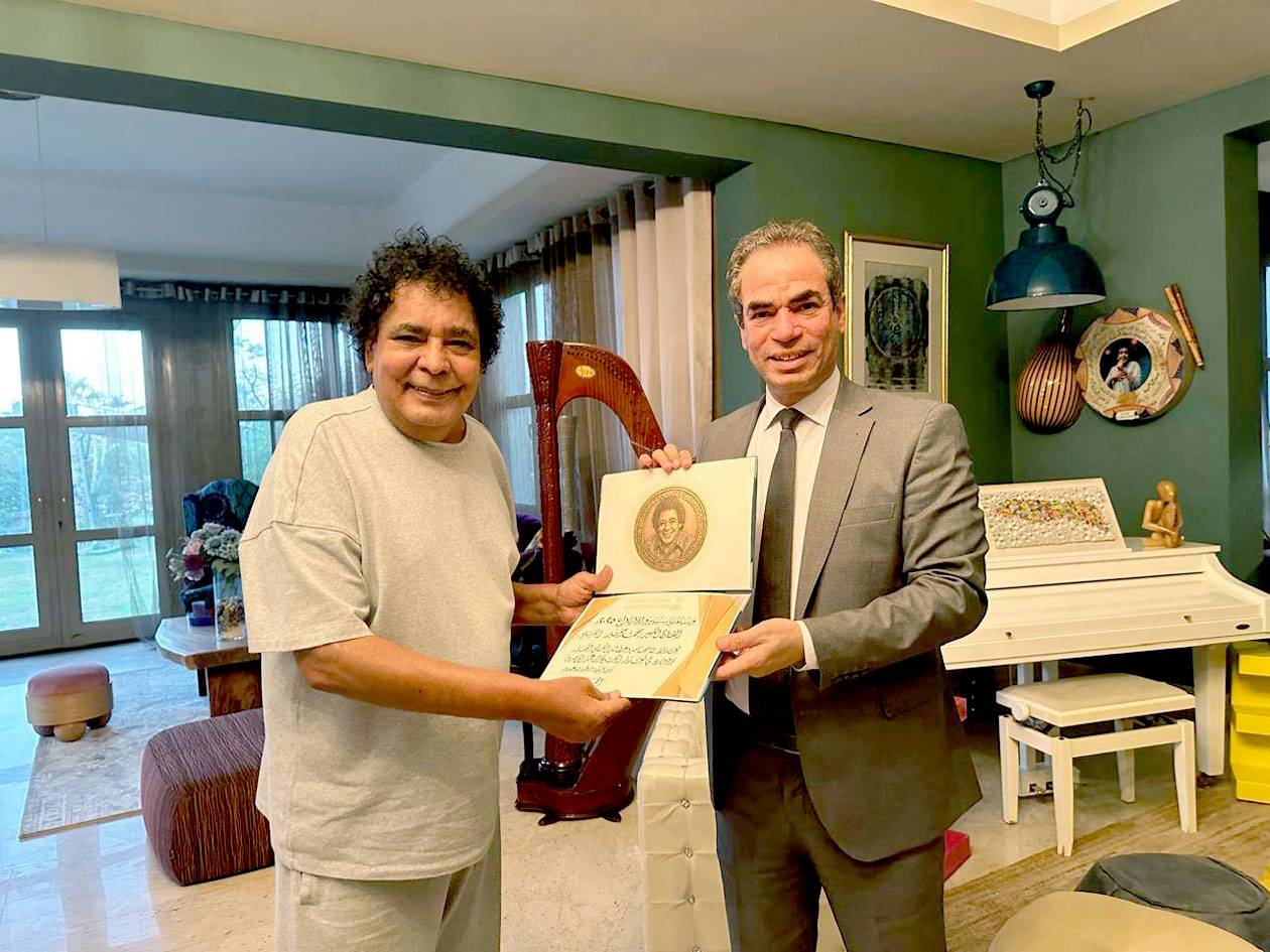 المسلماني يسلم محمد منير وسام ماسبيرو