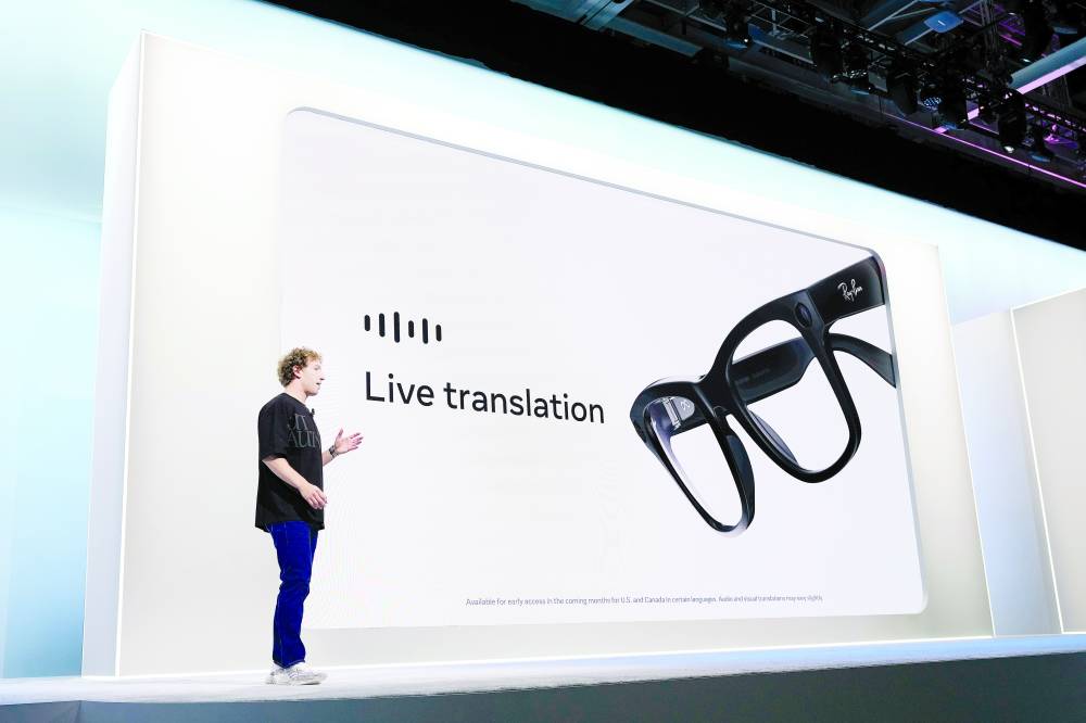 أسهم مُصنّعة نظارات «راي بان» تقفز 6% مع استحواذ «ميتا» على حصة فيها