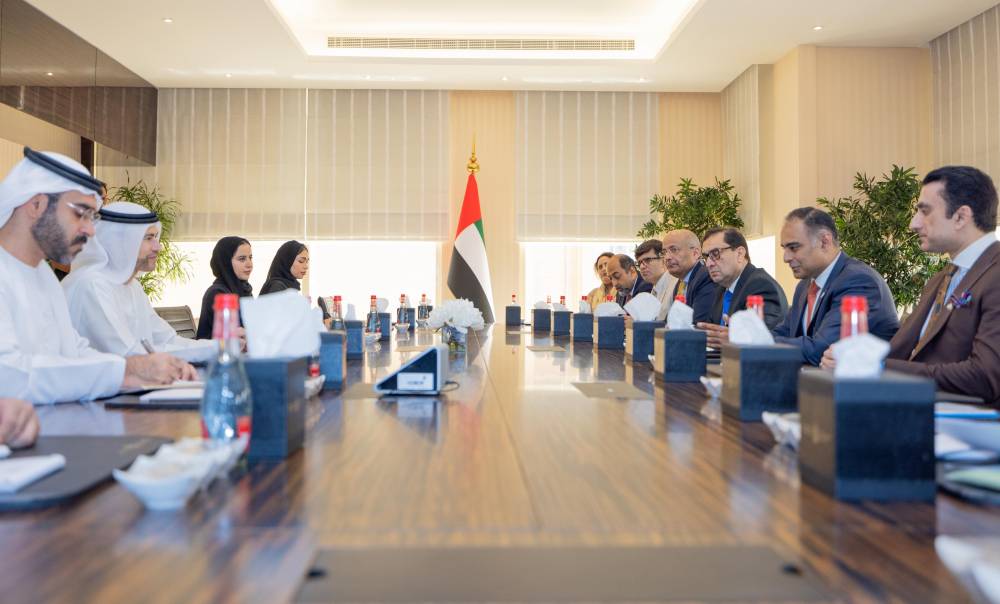 محمد الحسيني يلتقي وزير المالية الباكستاني