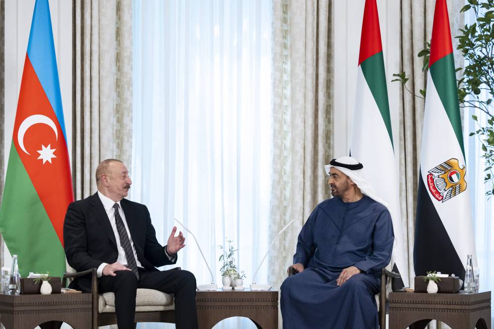  محمد بن زايد خلال مباحثاته مع رئيس أذربيجان