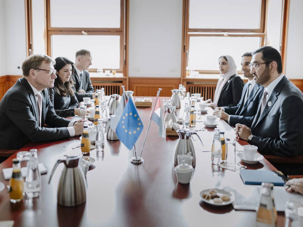 سلطان الجابر خلال أحد الاجتماعات