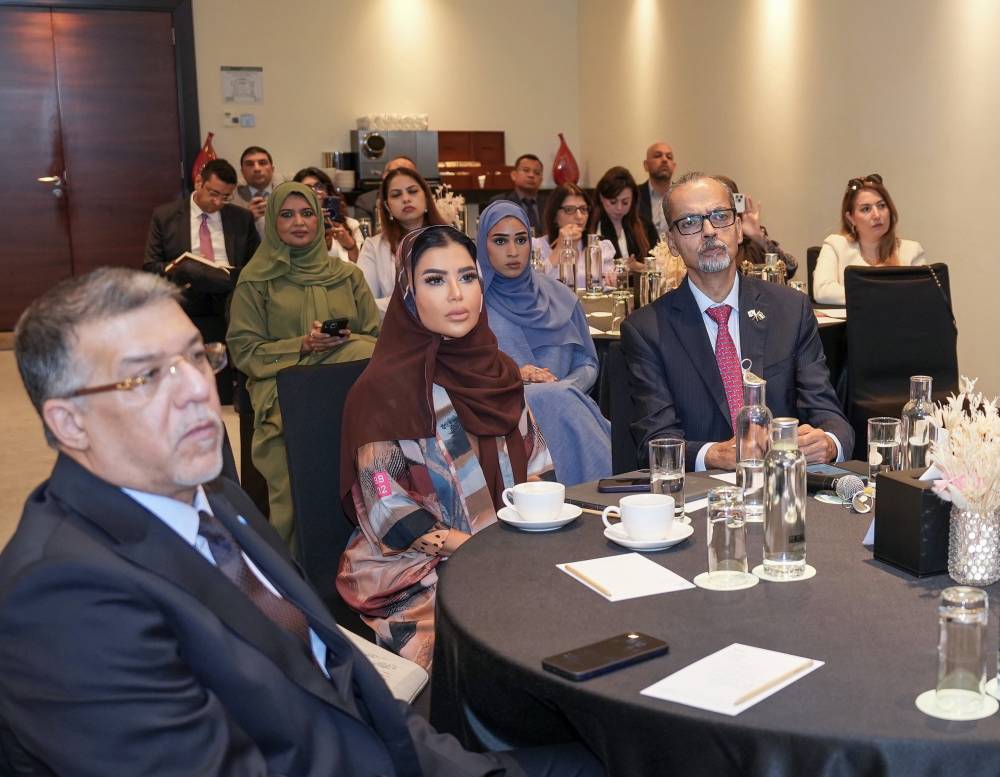 خلال الاجتماع بحضور جمال صالح وفايزة العوضي