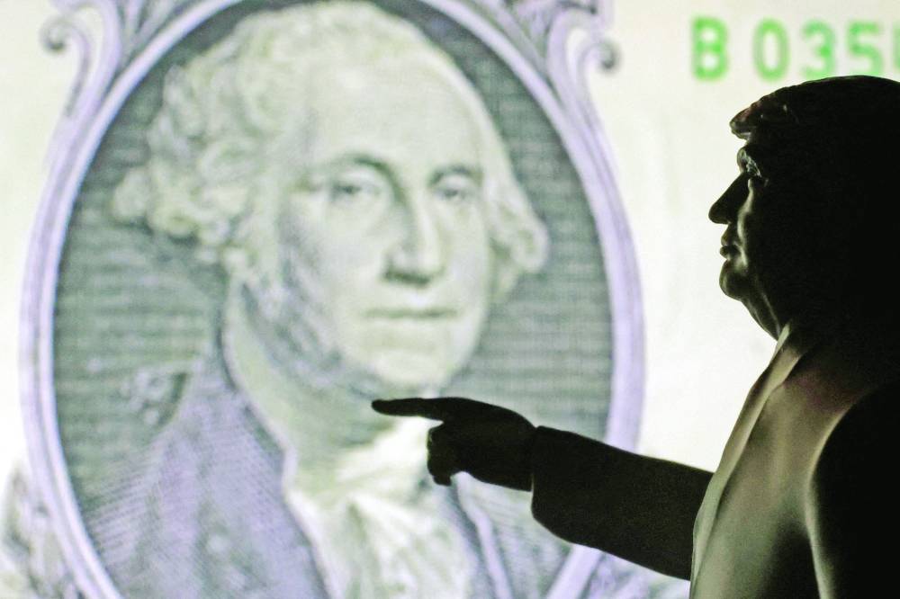 الدولار يرتفع بعد إعلان ترامب فرض رسوم جمركية جديدة 