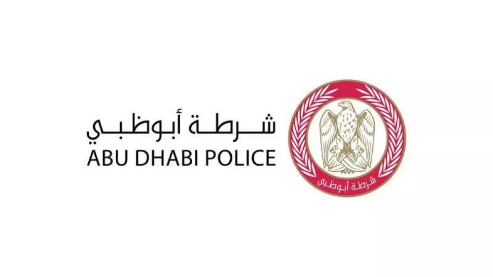 شرطة أبوظبي تناشد السائقين عدم الانشغال بغير الطريق