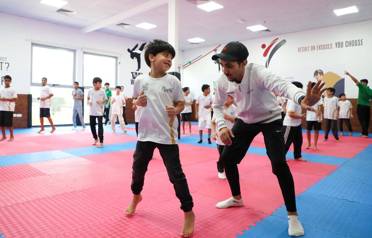 «عطلتنا غير» يستكشف 12 موهوباً في التايكواندو بنادي الشارقة للدفاع عن النفس