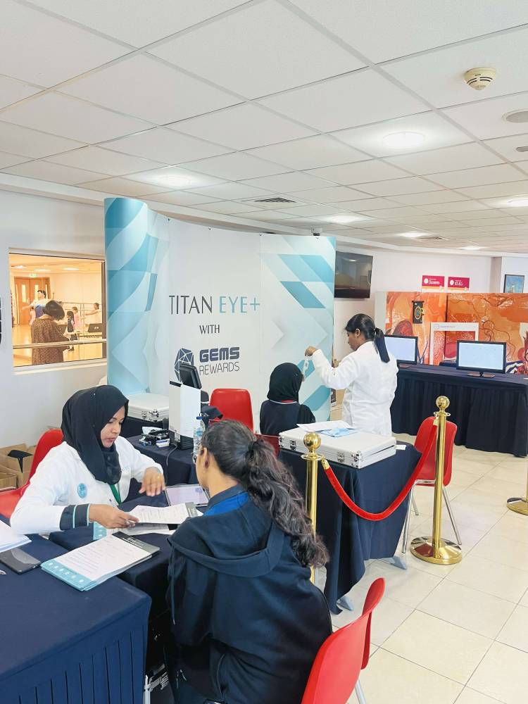 فحوص نظر مجانية لطلاب من مدارس «جيمس» 
