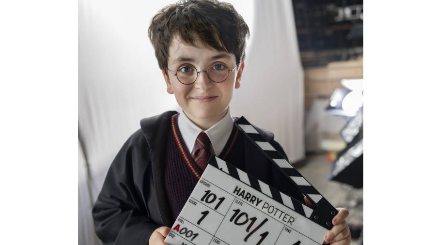 دومينيك ماكلولين الممثل الجديد خلال التمثيل (أ.ب)