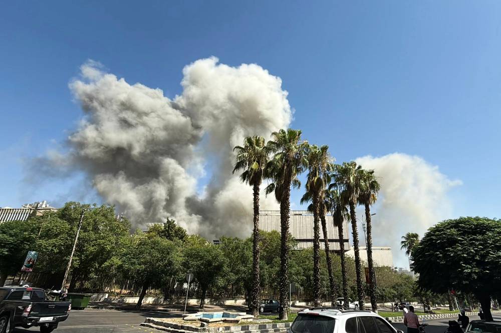 إسرائيل تقصف القصر الرئاسي في دمشق