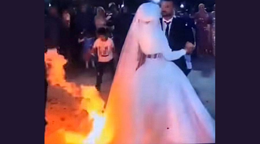 النيران مشتعلة في  فستان العروس