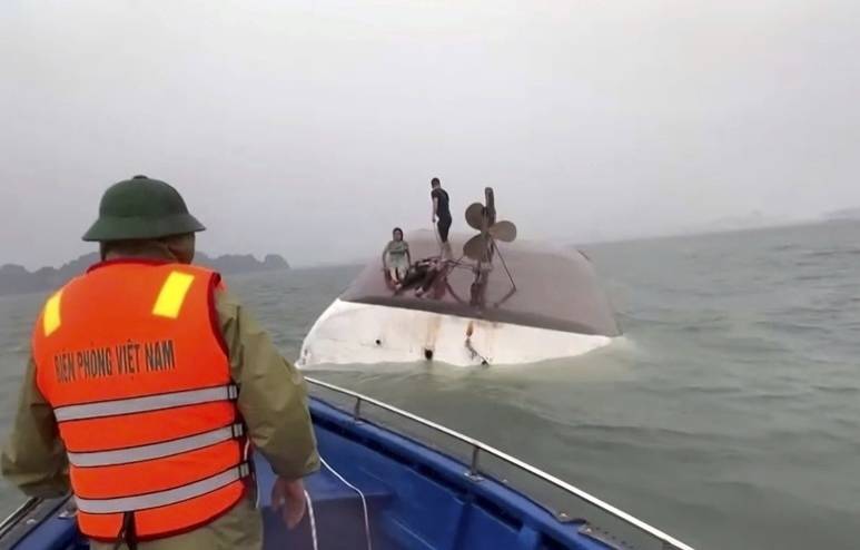 ارتفاع عدد قتلى حادث قارب سياحي في فيتنام إلى 38